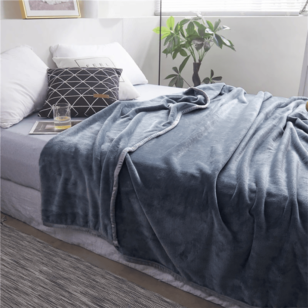 Ultra Soft & Cozy Fleece Blanket – Grey — view 4